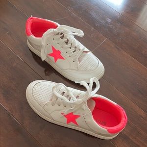 EUC - MIA Kamila Alanis Neon Pink Star Sneakers Girls Size 5